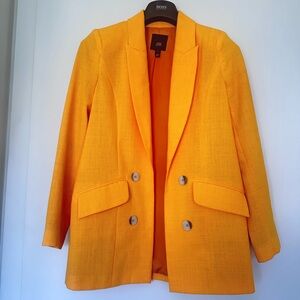 Yellow blazer